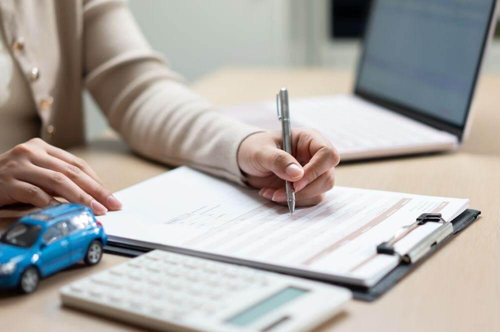 Woman writing a client review for a car